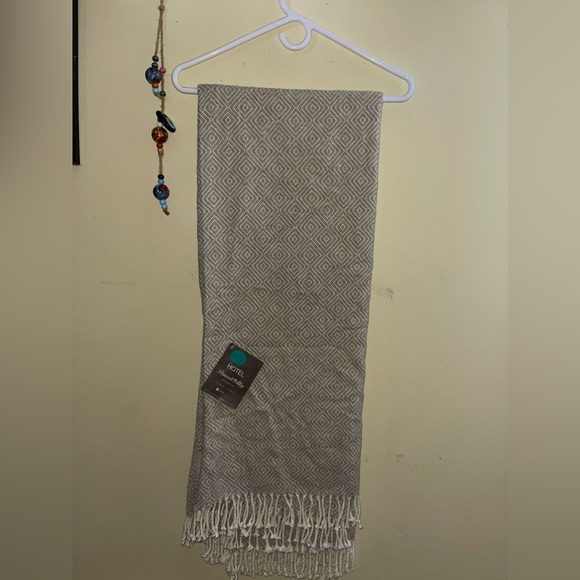 Hotel throw blanket